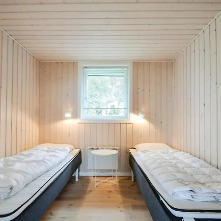 Three-bedroom Holiday In Дом отдыха *