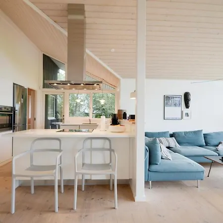 Three-bedroom Holiday In Дом отдыха *